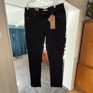 Levi classic mid rise skinny dark wash size 16 M